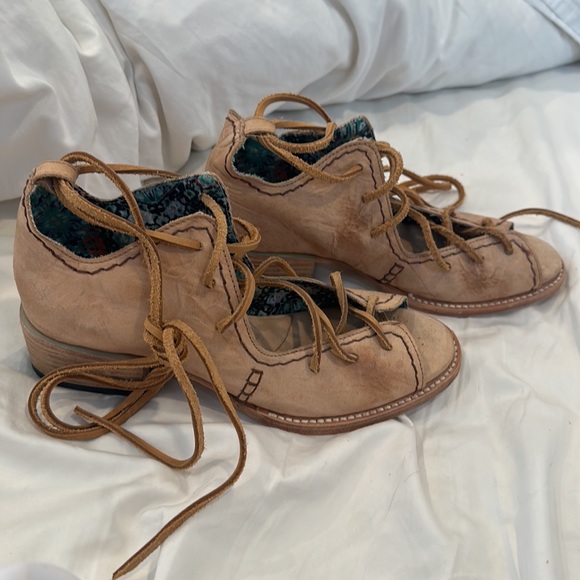 NWT  Freebird Peace lace up shoes - Picture 5 of 12